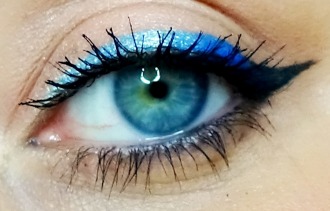 Blue ombre eye liner